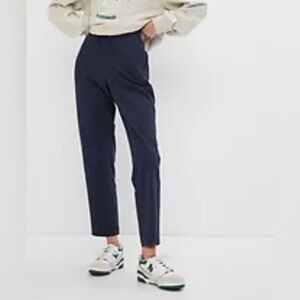 NWT! Gap Fit Runaround Taprred Pants Mid Rise Navy Blue Large